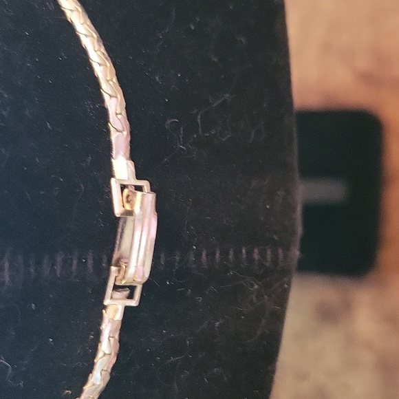 Vintage Flower V Necklace - Picture 2 of 6